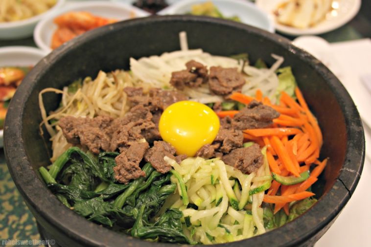 Why is bibimbap popular?