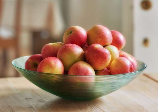 Why should you not refrigerate apples?