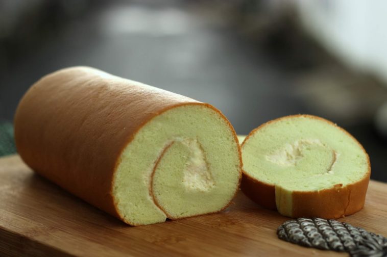 Why sponge dough method is most popular?