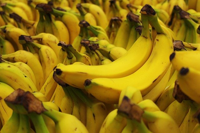 Why you shouldn't put bananas in the fridge?
