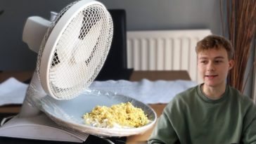 Will food stay hot in a cooler?