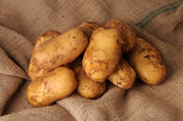 Will olive oil keep potatoes from turning brown?