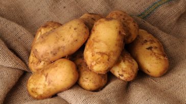 Will olive oil keep potatoes from turning brown?