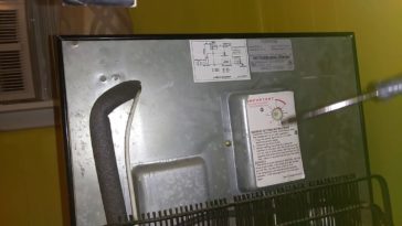 Will unplugging a fridge reset it?