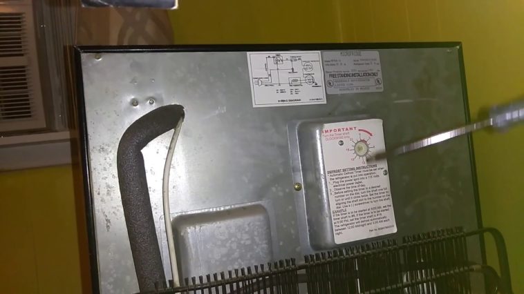 Will unplugging a fridge reset it?