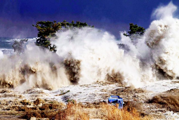 Would a tsunami kill you instantly?