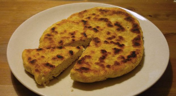 What are the three traditional types of bannock?