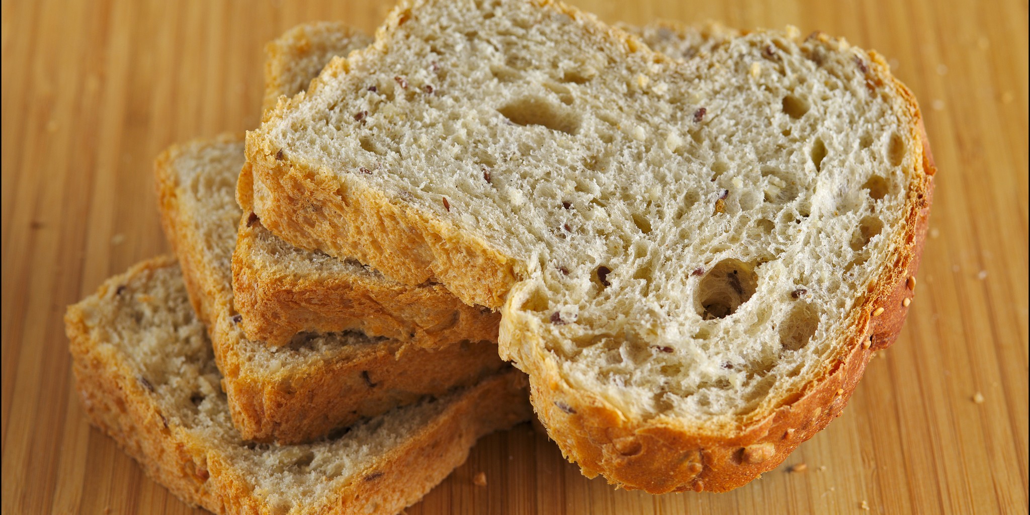 Почему хлеб сладкий. Хлеб со смальцем. Хлеб со льном. Хлеб моча. Хлеб is или are.