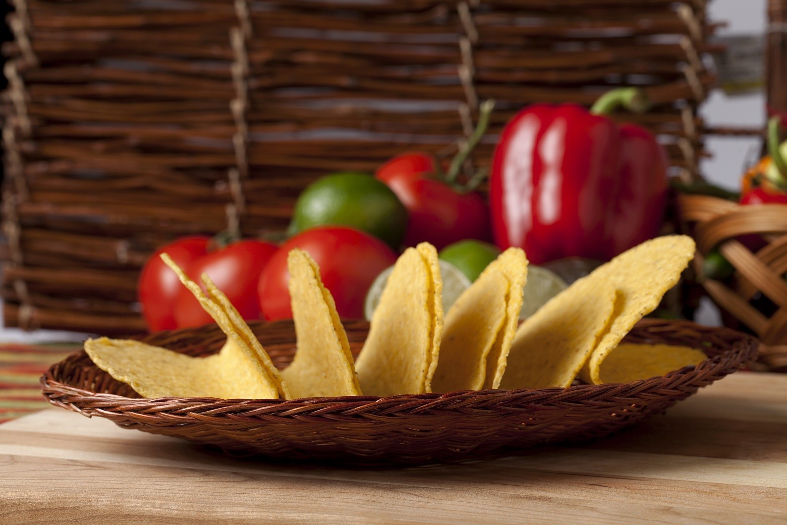 How do you make crispy taco shells in the microwave?