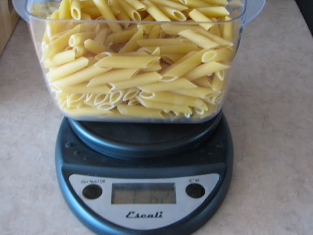 How much pasta will 10 pounds feed?