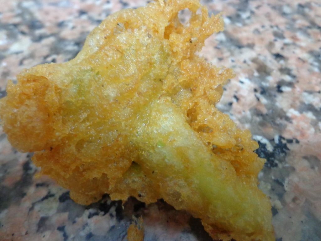 Yintoni umahluko phakathi kwetempura kunye nebatter eqhelekileyo?