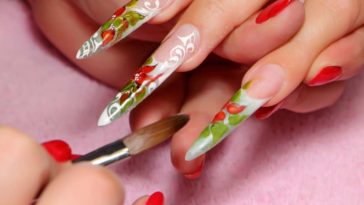 Can a server wear acrylic nails?