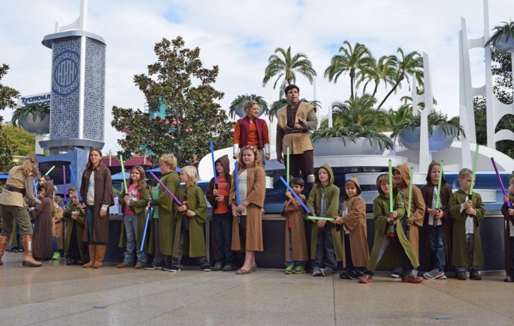 Can you get free refills at Disneyland?