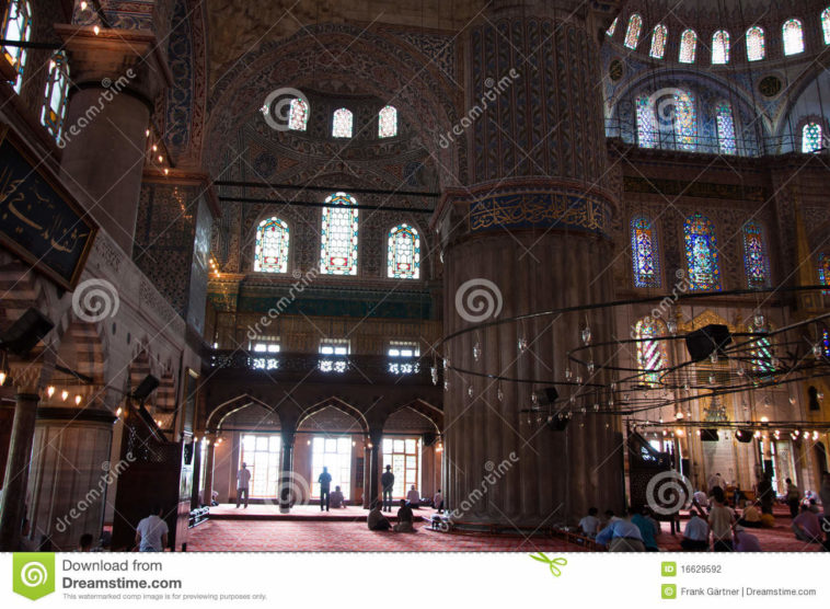 Can you pray at the Blue Mosque?