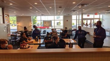 Do servers at Golden Corral get tips?