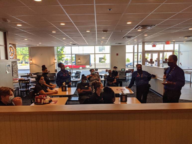 Do servers at Golden Corral get tips?