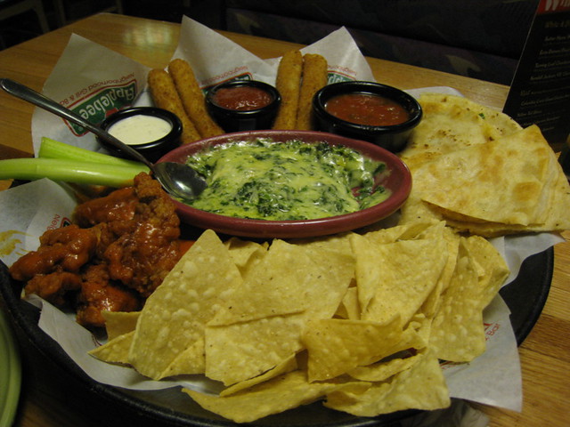 Does Applebee's serve Thanksgiving dinner?