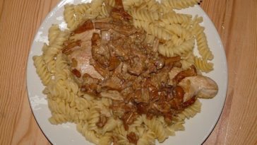 Does Cracker Barrel gravy have pork in it?