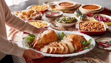 Does Cracker Barrel have a full menu on Thanksgiving?