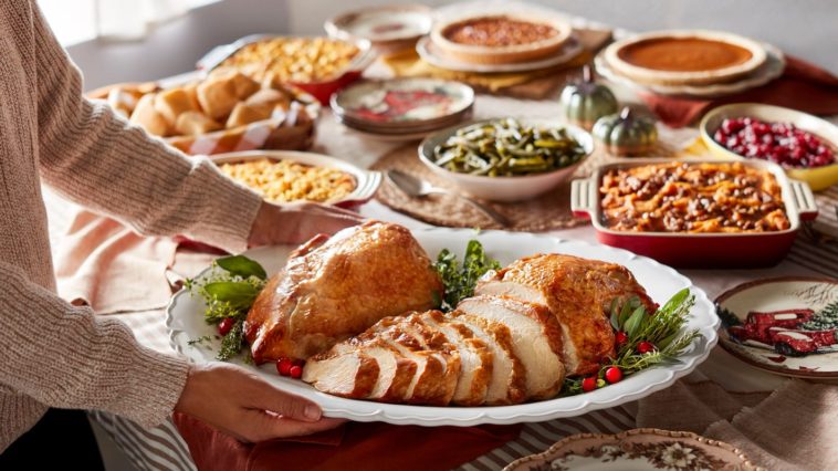Does Cracker Barrel have a full menu on Thanksgiving?