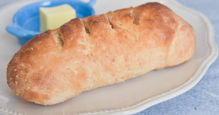 Does LongHorn Steakhouse give free bread?