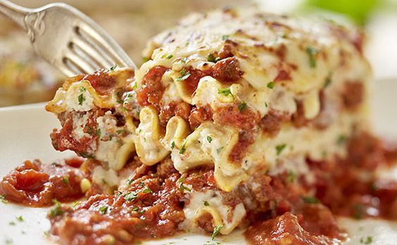 Does Olive Garden lasagna have pork in it?