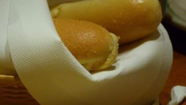 Does Olive Garden make you pay for breadsticks?