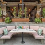 Does Olive Garden outdoor seating?