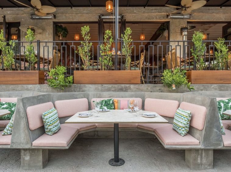 Does Olive Garden outdoor seating?