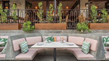 Does Olive Garden outdoor seating?