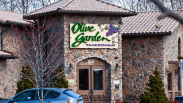 Does Olive Garden pay for training?