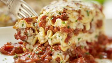 Does Olive Garden's lasagna have meat in it?