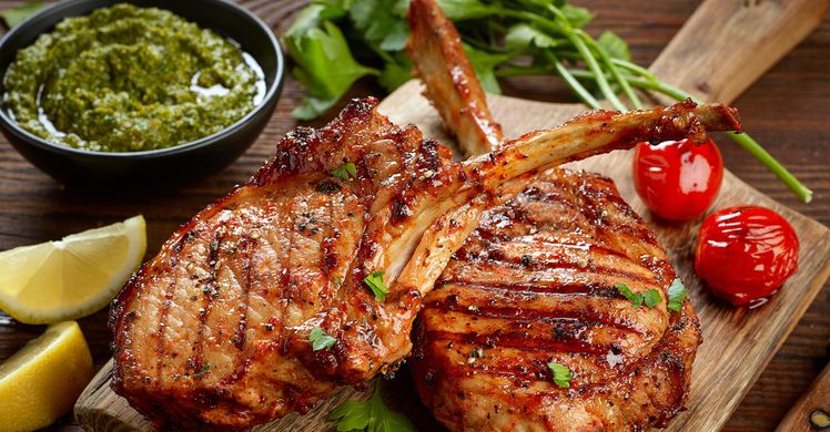 Does Texas Roadhouse microwave their food?