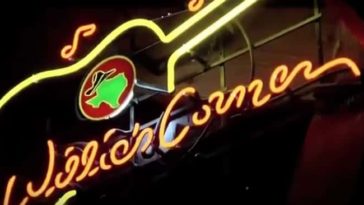 Does Willie Nelson own part of Texas Roadhouse?