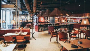 How do tips work at Golden Corral?