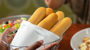 How many breadsticks do you get at Olive Garden?