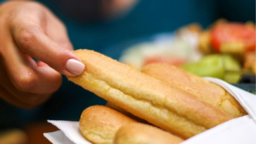 How many breadsticks does Olive Garden have?