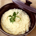 How many calories are in Cracker Barrel mashed potatoes and gravy?