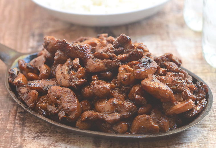 How many carbs are in Golden Corral Bourbon Street chicken?