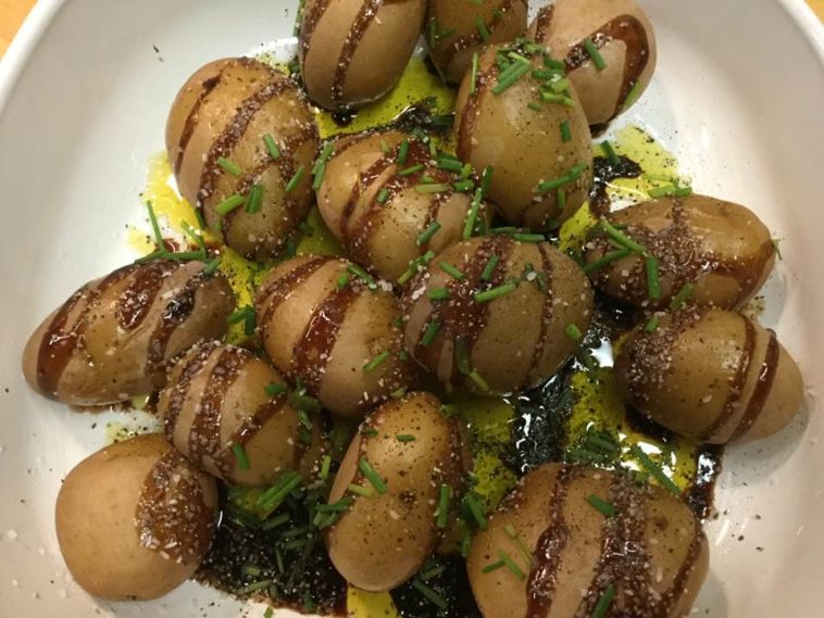 How many sweet potatoes equals 2 pounds?