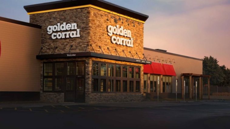 How much do Golden Corral cashiers make?