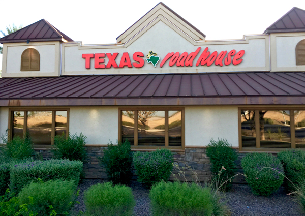 How much do dishwashers make at Texas Roadhouse?