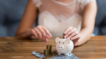 How much do you tip buffet?