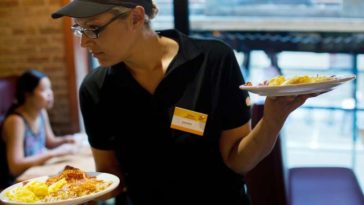 Is Cracker Barrel open on Thanksgiving?