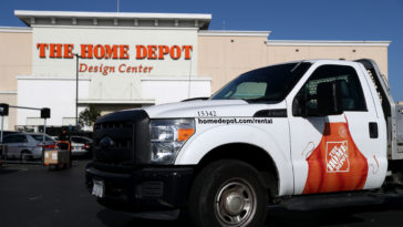 Is Home Depot open on Christmas Eve?