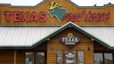 Is Texas Roadhouse giving free meals to veterans?