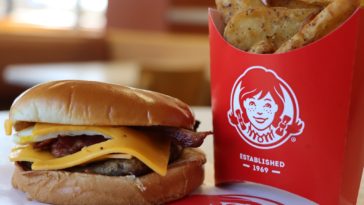 Is Wendy's lobby open?