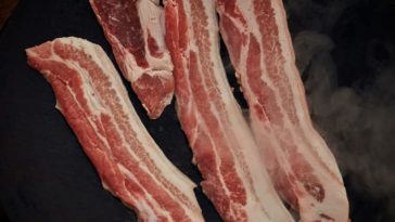 Should beef smell like rotten eggs?