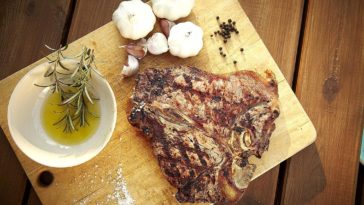 What 2 cuts make up a porterhouse?