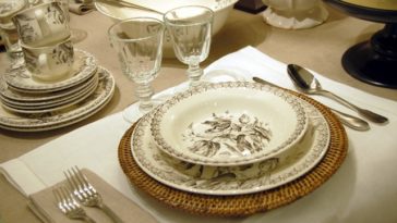 What are the 3 most important table manners?